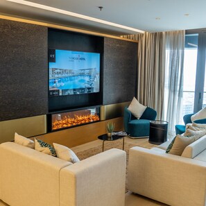 Royal Suite | Premium bedding, down comforters, memory foam beds, minibar - The House Hotel Al Khiran (Al Khiran)