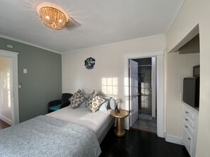 1 bedroom, desk, iron/ironing board, WiFi