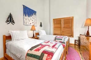 Studio (5 Bedrooms) | 5 bedrooms, laptop workspace, iron/ironing board, bed sheets