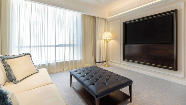 Seprai Frette Italia, seprai premium, selimut bulu angsa, dan minibar