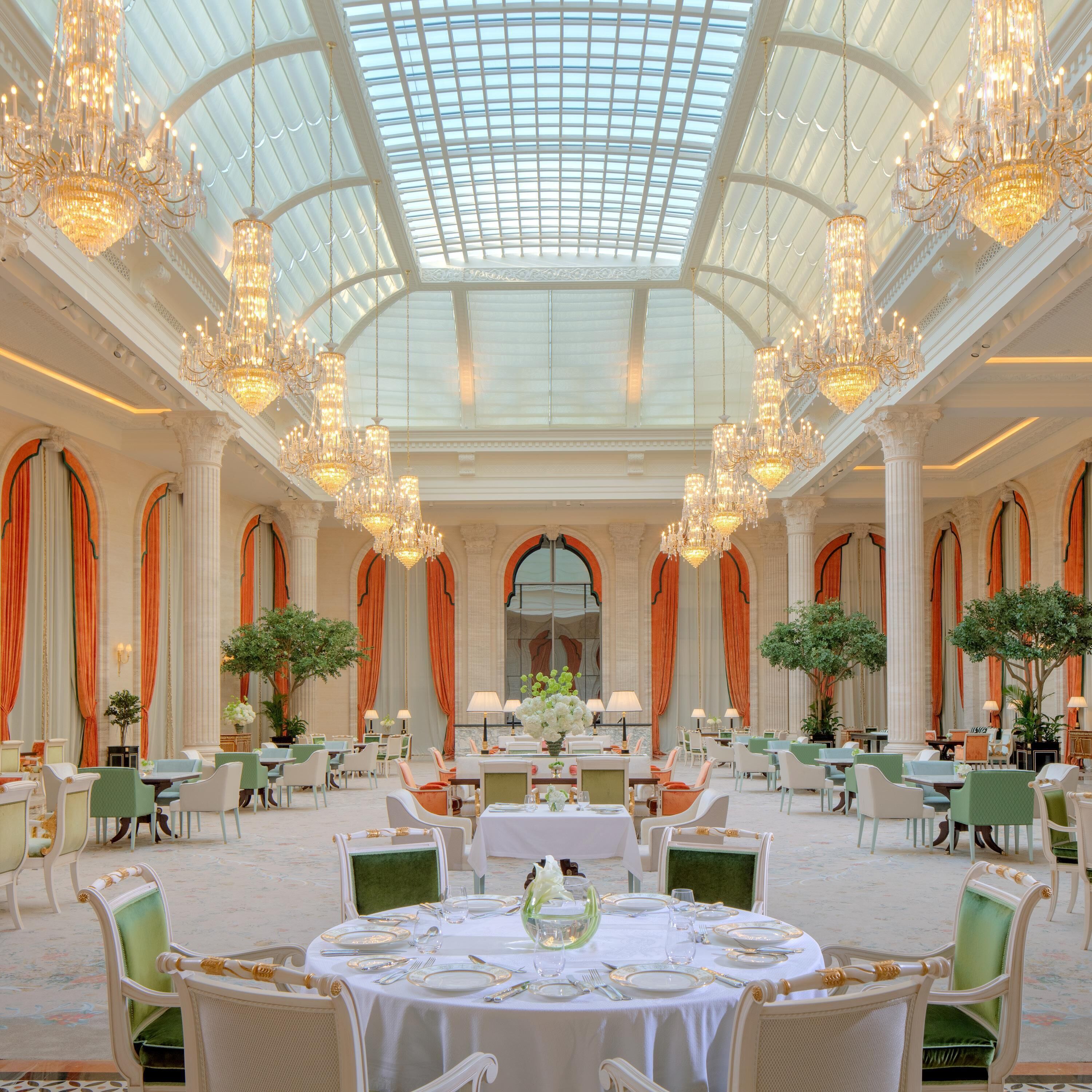 2 restaurantes, se sirve desayuno 