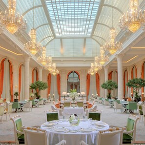 2 restaurants, breakfast served - The Plaza Doha, LXR Hotels & Resorts (Doha)