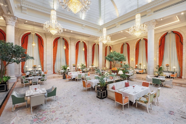 2 restaurantes; se sirve desayuno, almuerzo, cena y brunch