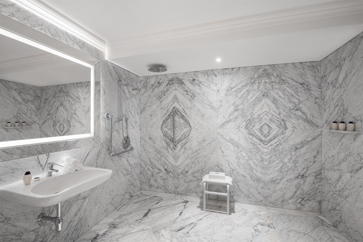 Bathroom shower