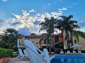 حمّام سباحة خارجي