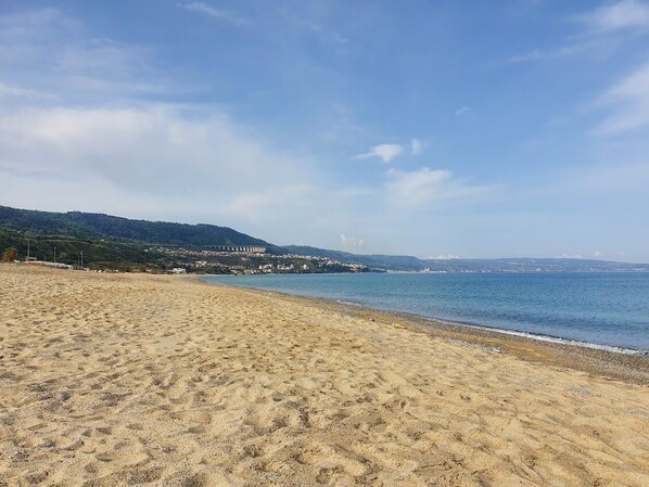 بالقرب من الشاطئ