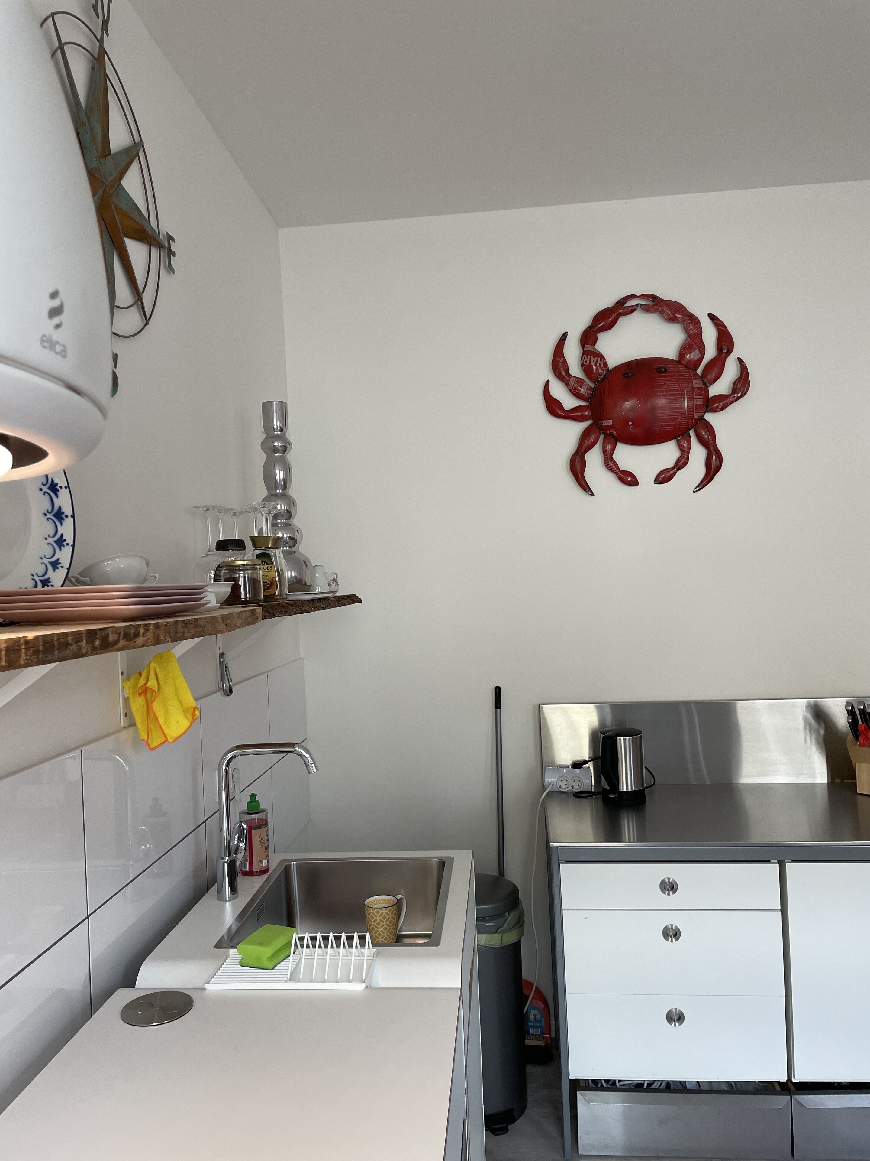 Kylskåp, ugn, spishäll och diskmaskin