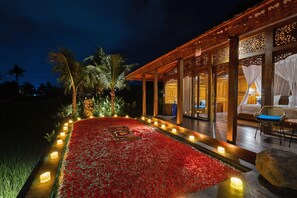 Pool - Airsania Ubud Antique Villas  (Ubud)