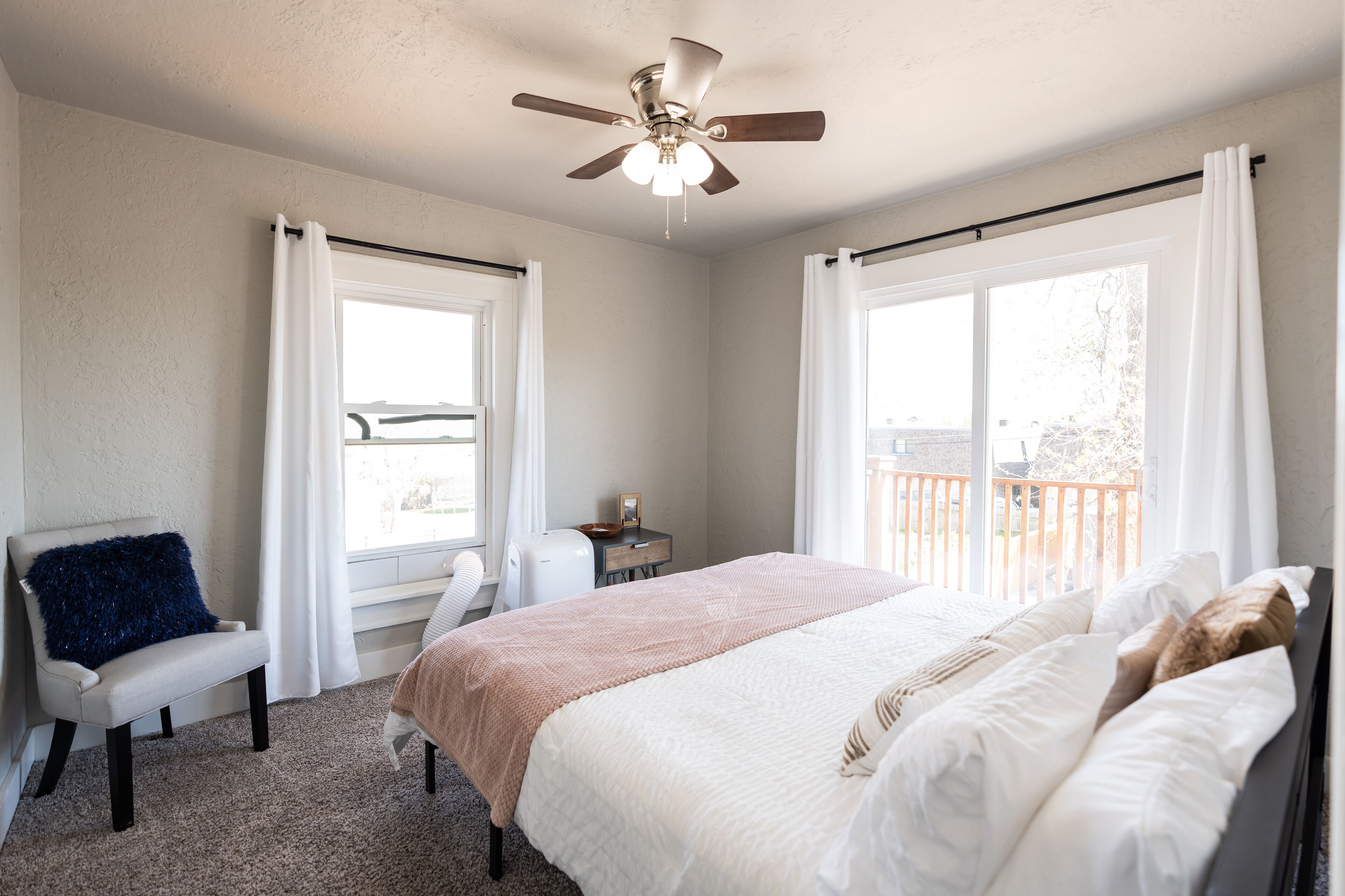 4 bedrooms, desk, iron/ironing board, travel crib