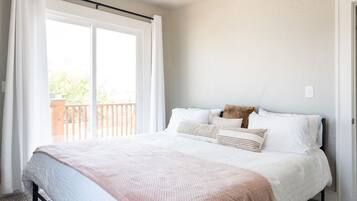 4 bedrooms, desk, iron/ironing board, travel cot