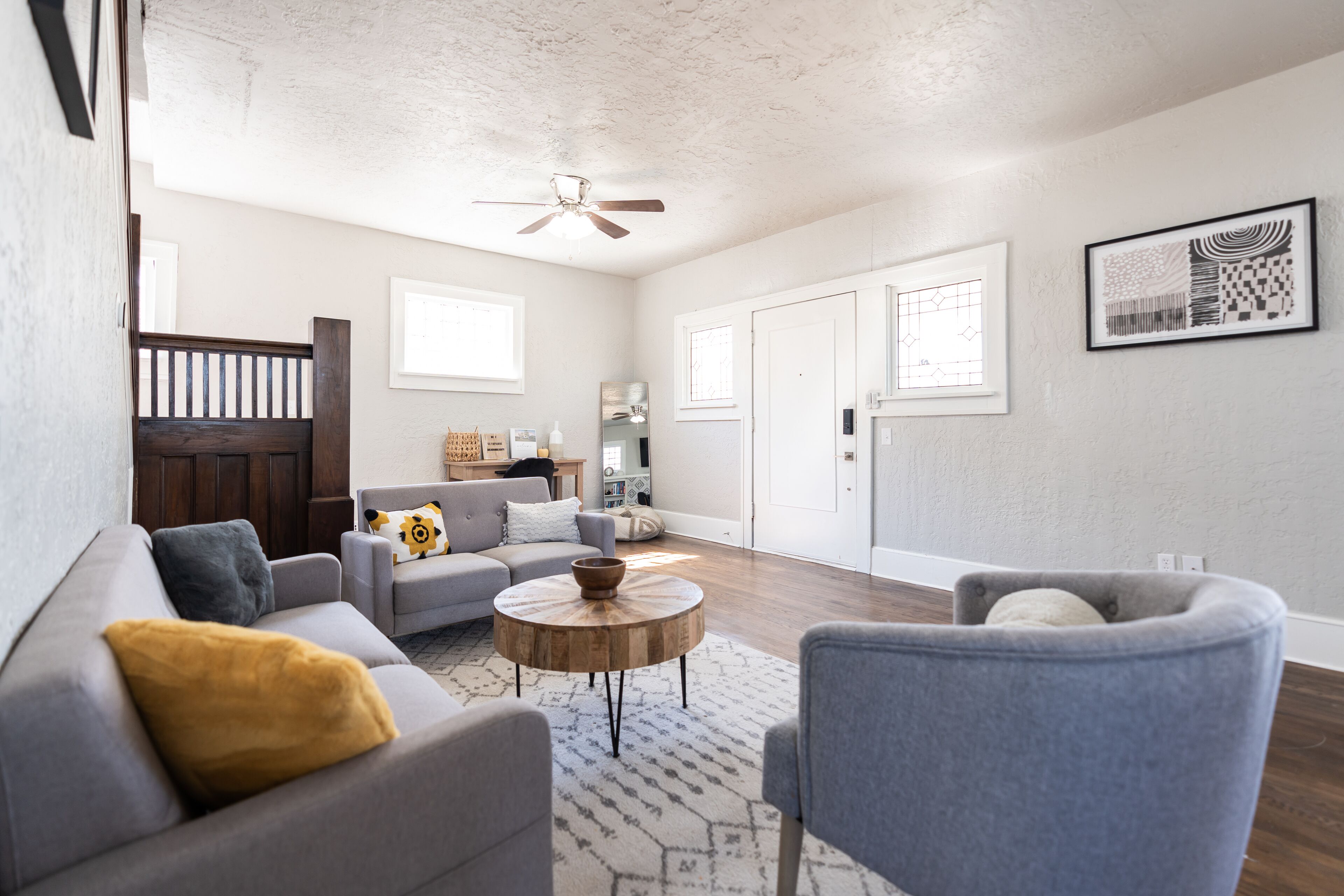 智能电视、壁炉、书