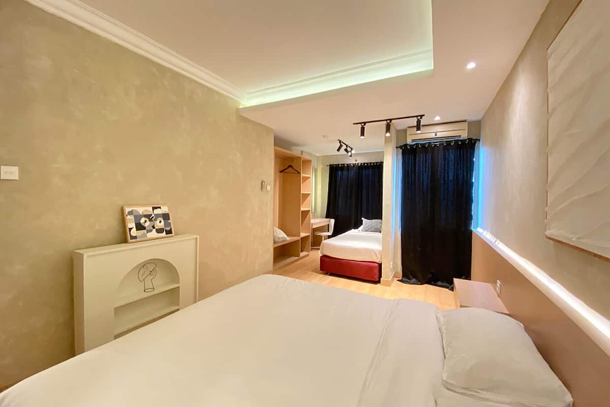 Apartment, 2 Bedrooms, Non Smoking, Kitchen | Desk, laptop workspace, iron/ironing board, free WiFi