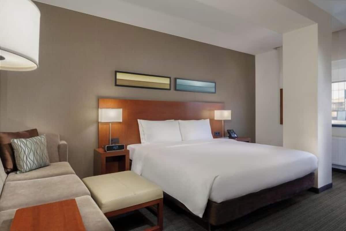 1 bedroom, minibar, in-room safe, desk