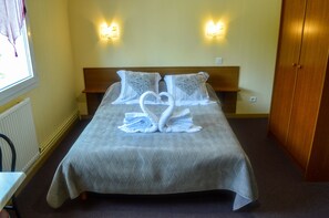 Habitación doble | Sistema de insonorización, wifi gratis, ropa de cama