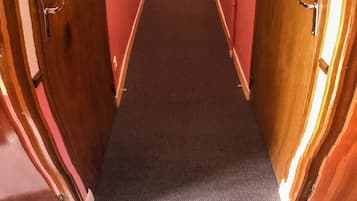 Chambre Double | Chambres insonorisées, Wi-Fi gratuit, draps fournis