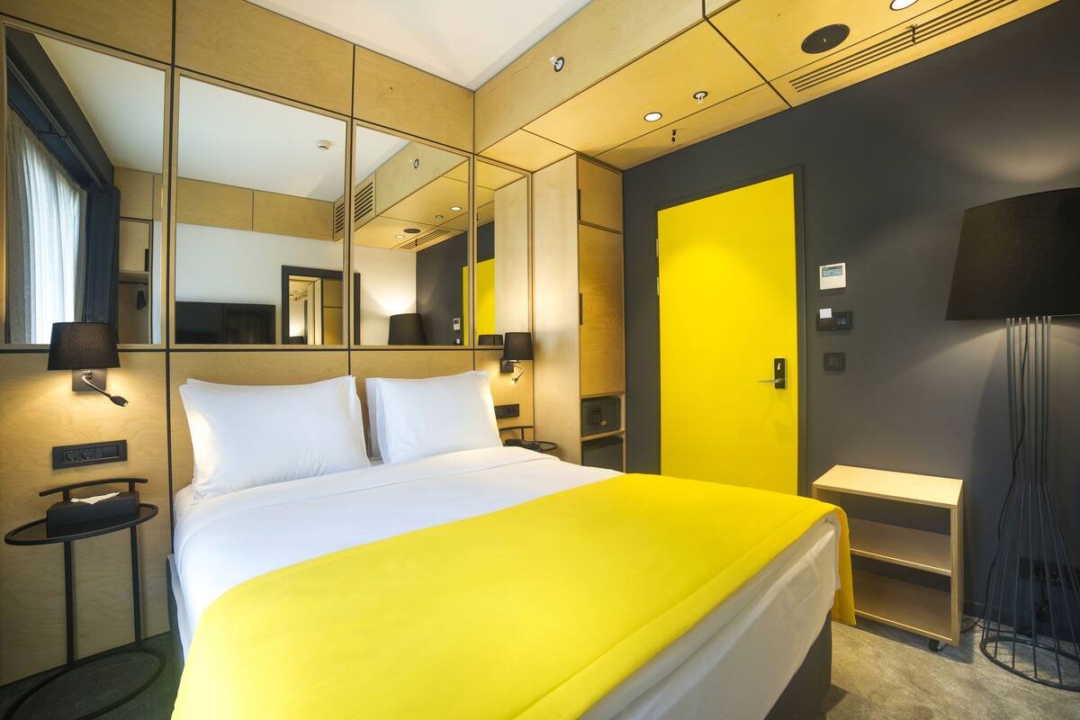 Egyptian cotton sheets, premium bedding, minibar, in-room safe
