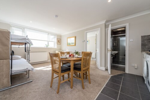 Great apartment-12 minutes by tube to Oxford st!