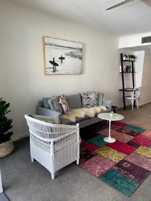 Smart TV - Boutique beach pad in the heart of Manly Beach - fully self contained (Sydney)