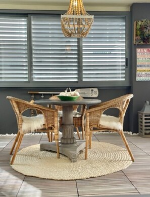 Dining - Boutique beach pad in the heart of Manly Beach - fully self contained (Sydney)