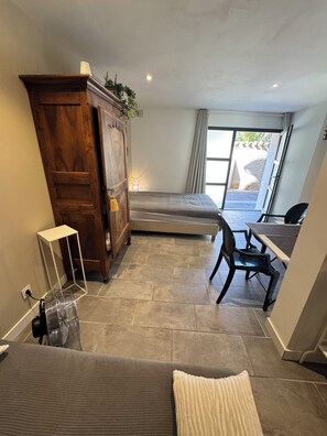 Free WiFi, bed sheets, wheelchair access