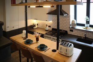 Fridge, microwave, oven, stovetop - House of station master voiture 30 (Damme)