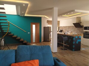 TV, DVD player - Very nice studio in duplex of 150m2 in Carthage (Tunis)