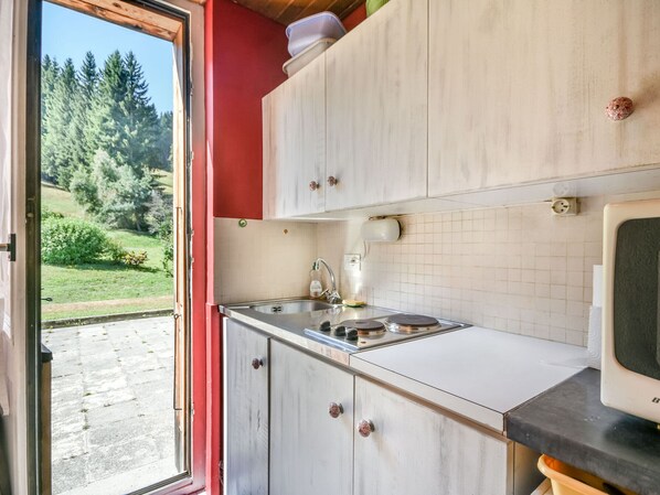 Fridge, microwave, dishwasher