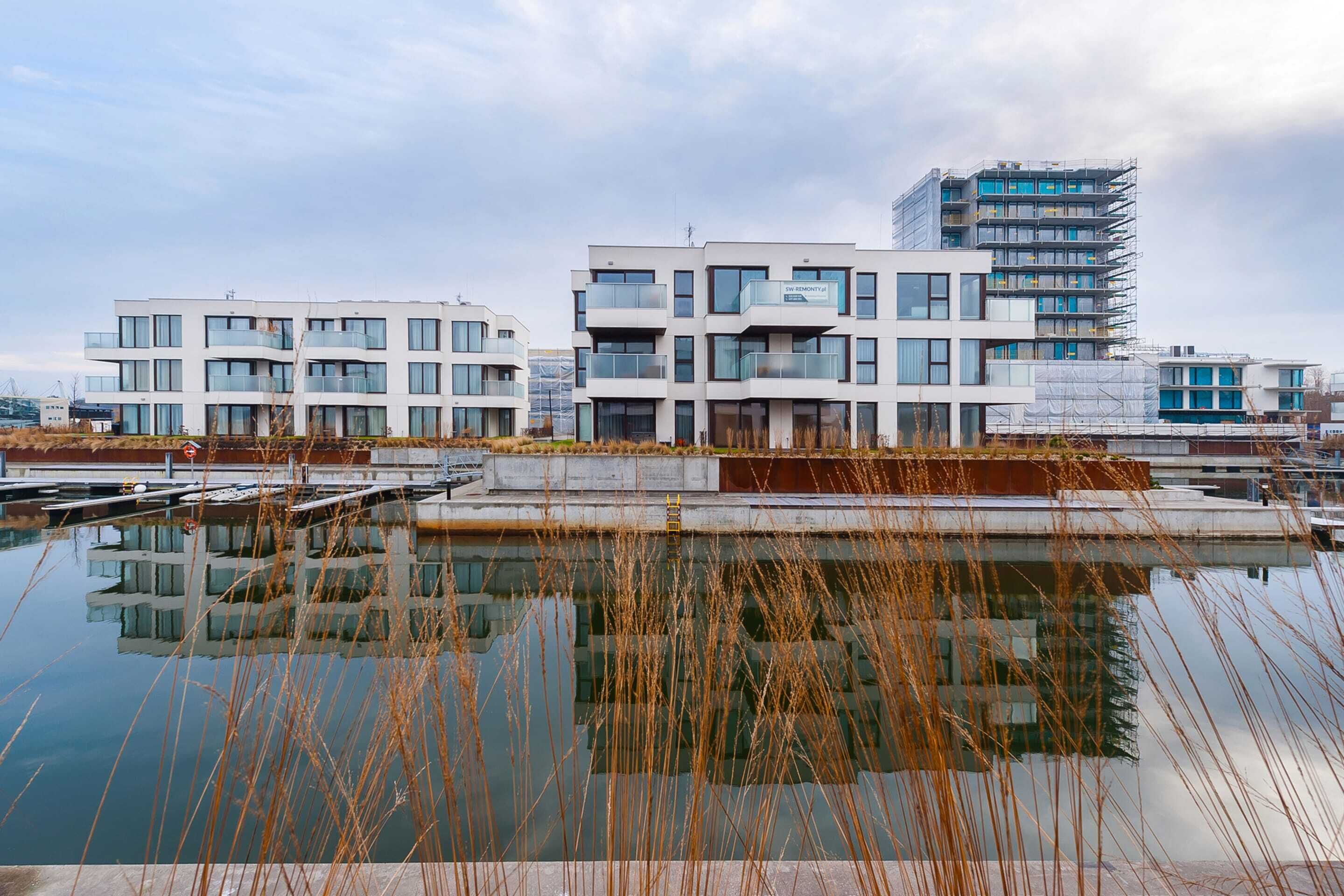 Exclusive Apartment, 3 Bedrooms, Lake View | Exterior