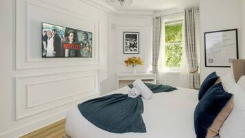 1 bedroom, in-room safe, desk, iron/ironing board