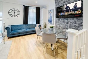 Unclassified image, 3 of 32, button