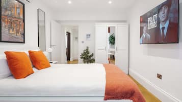 3 bedrooms, in-room safe, desk, iron/ironing board