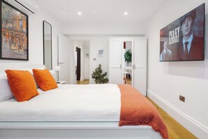 3 bedrooms, in-room safe, desk, iron/ironing board