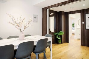 Dining - Devonshire's Elegance (Greater London)