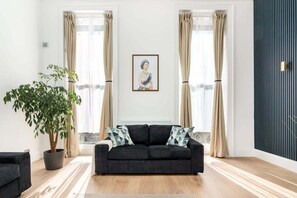 Smart TV, fireplace, stereo, offices