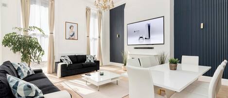 TV connectée, cheminée, chaîne hi-fi, espaces bureaux