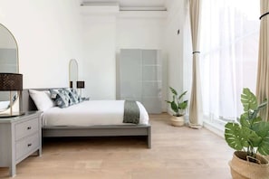 2 chambres, bureau, fer et planche à repasser, Wi-Fi gratuit