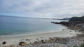 Plage à proximité, chaises longues