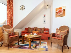 TV, books, stereo - Welcome to Strandidyll - your beach vacation appartement! (Insel Poel / OT Schwarzer Busch)