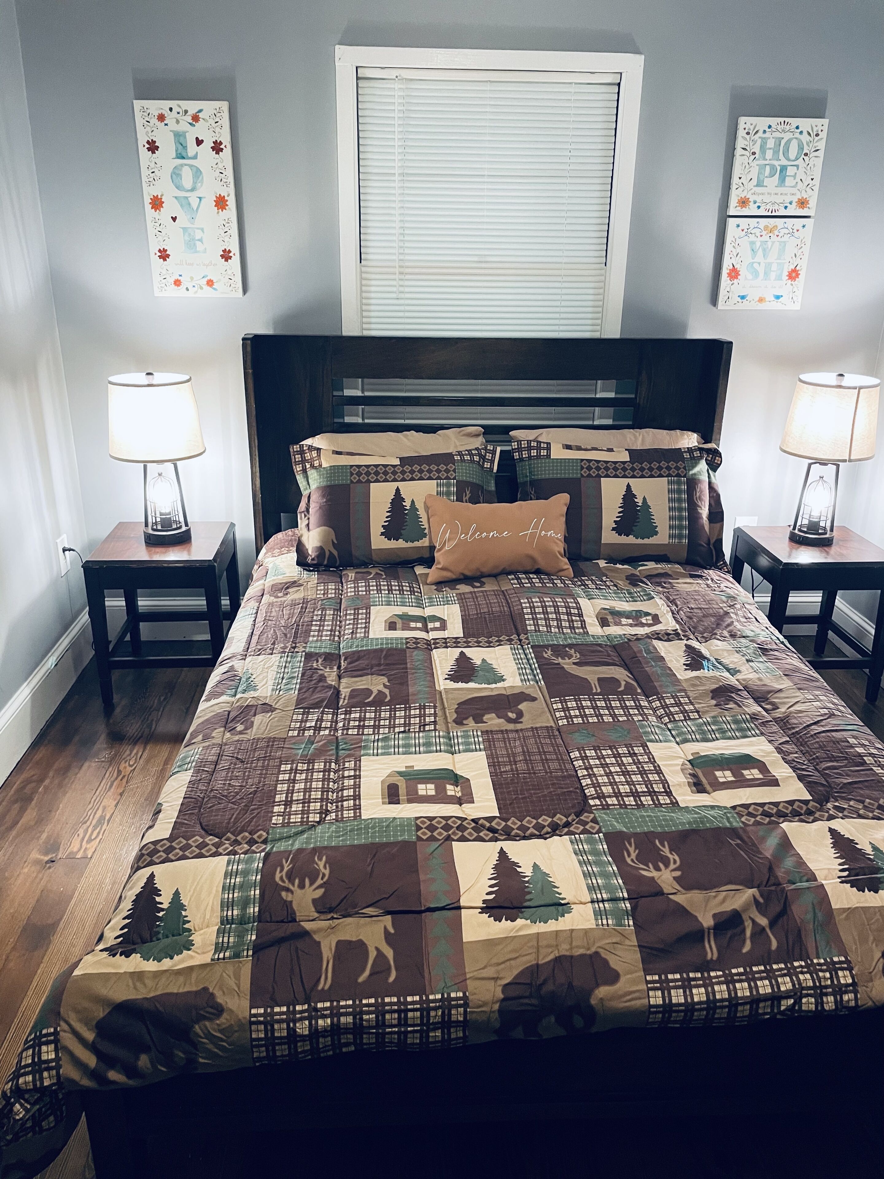 Private and cozy tree lined  rancher cabin . Near Frost and big boulders.