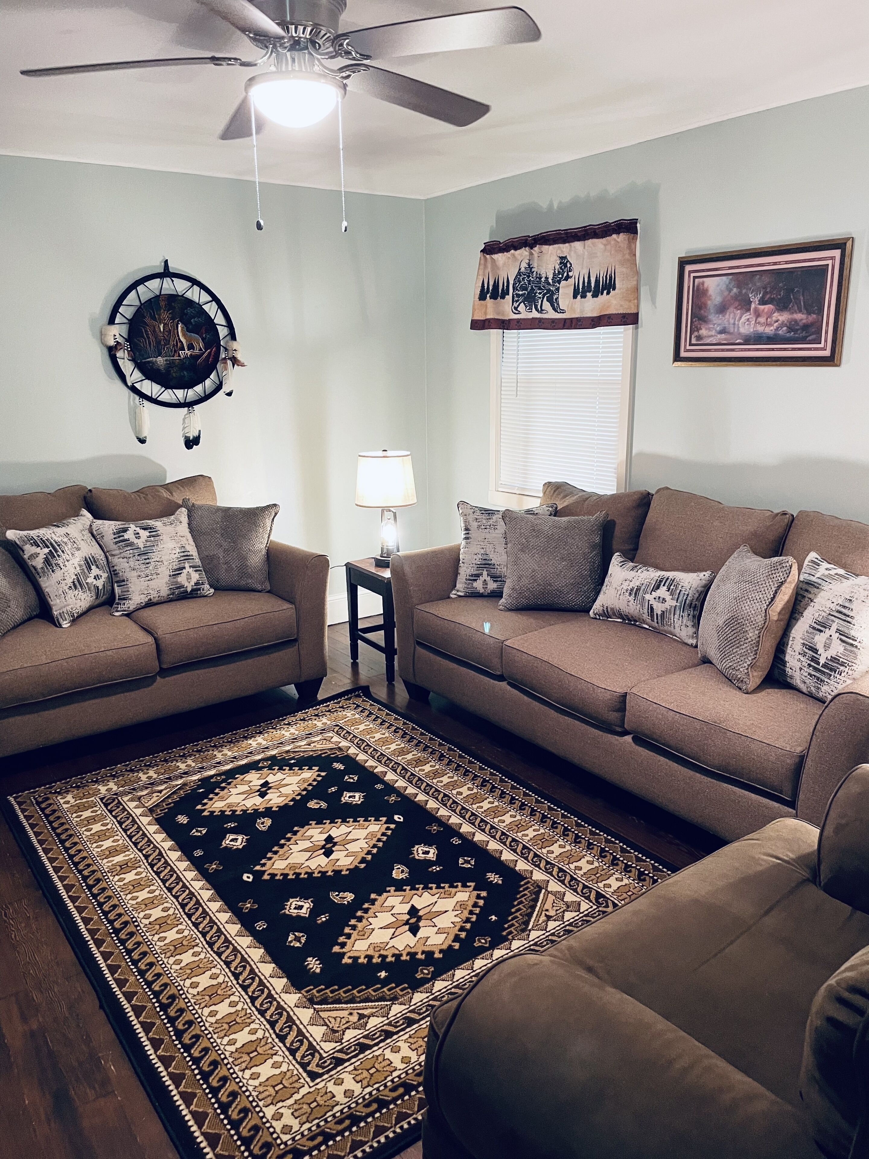 Private and cozy tree lined  rancher cabin . Near Frost and big boulders.