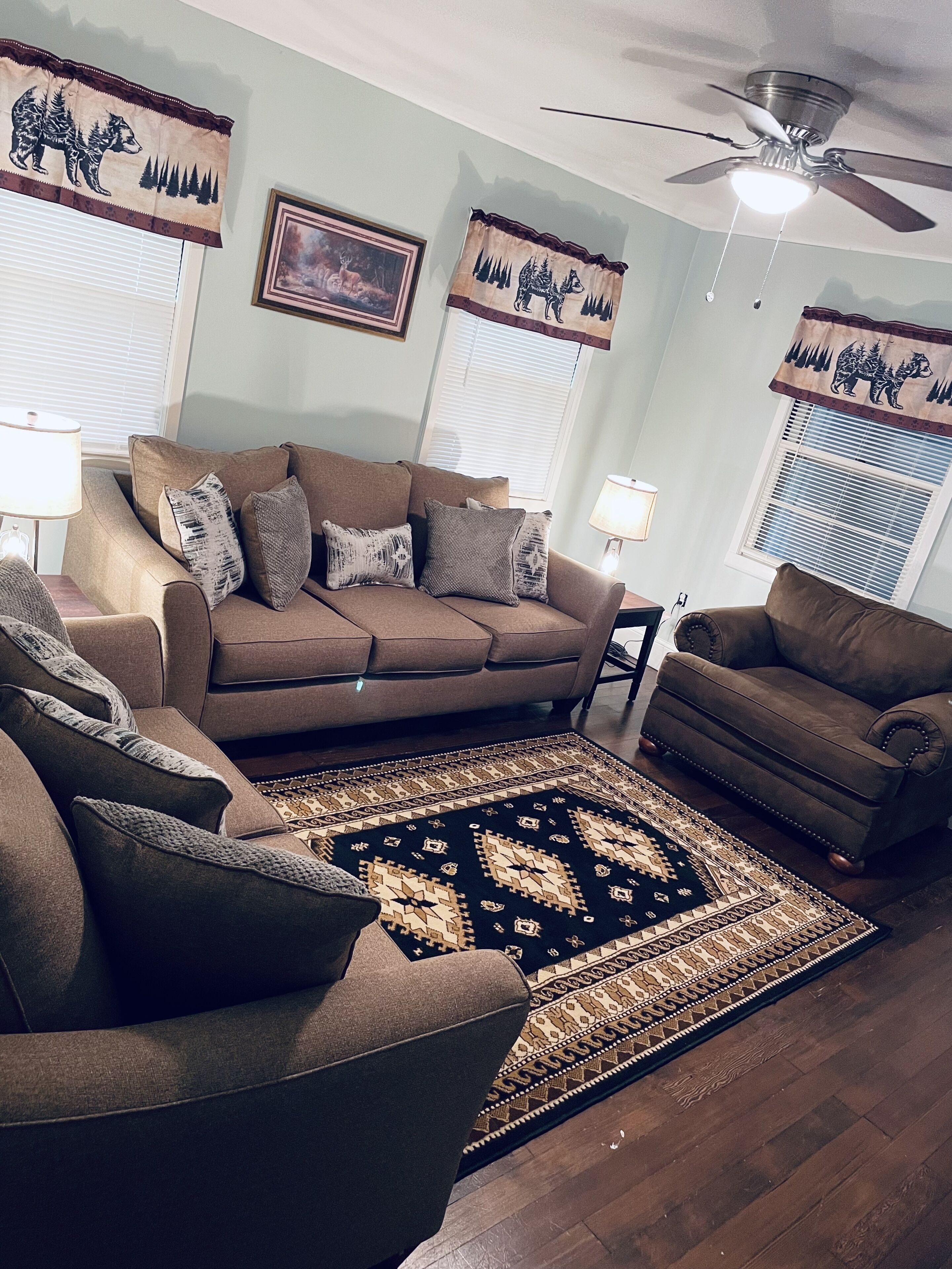 Private and cozy tree lined  rancher cabin . Near Frost and big boulders.