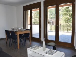 Dining - Beautiful apartment with large terrace and WiFi in Pralognan (Pralognan-la-Vanoise)