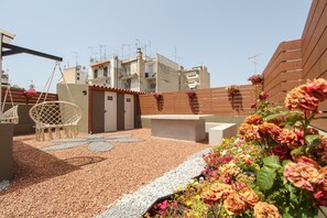 Apartment | Outdoor dining - Modern Apartment With Roof Terrace in Athens (Athens)