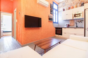 Apartment | 2 bedrooms, iron/ironing board, free WiFi, bed sheets