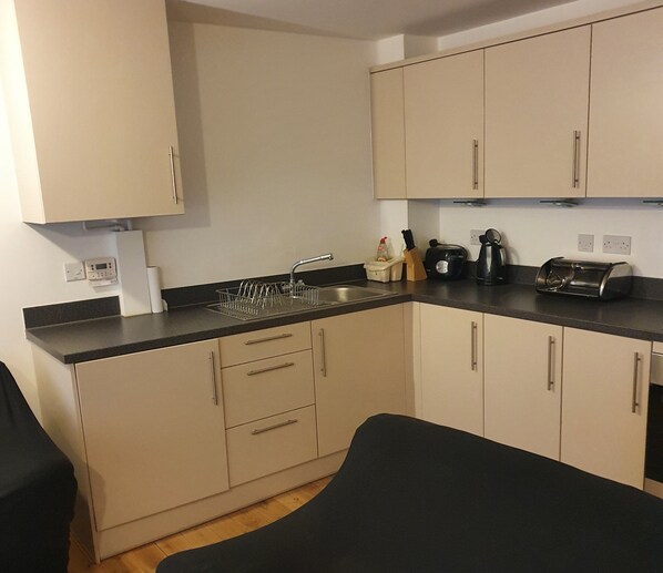 Apartment, 2 Queen Beds | Private kitchen | Fridge, microwave, oven, stovetop - Beautiful Apartment in Dartford, Greater London (Dartford)