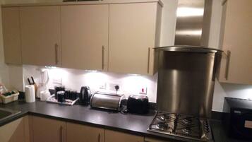 Apartment, 2 Queen Beds | Private kitchen | Fridge, microwave, oven, stovetop