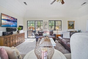 Televisión, libros y estéreo 