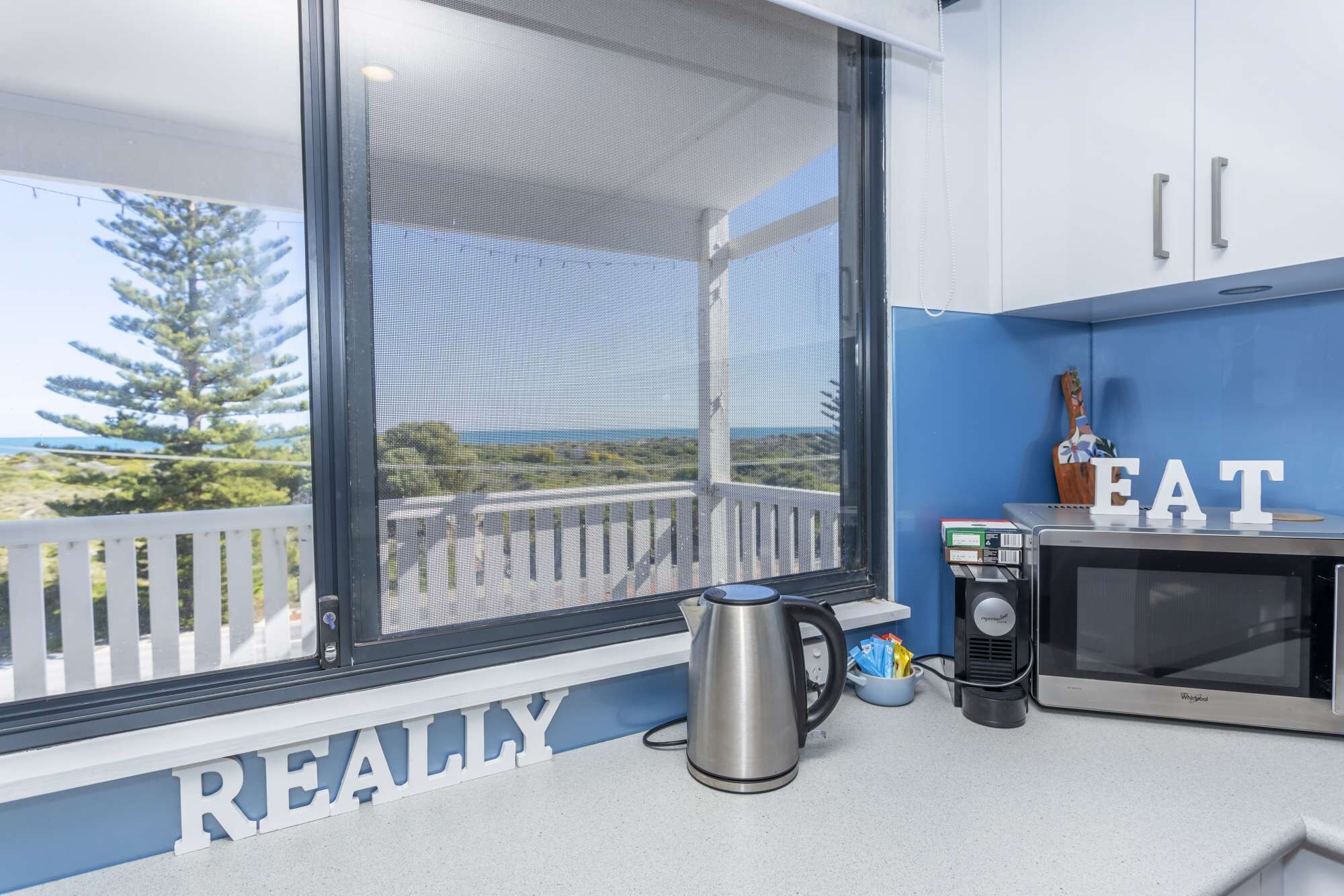 Absolute Beachfront! 2 Storey Beach House! 4 Bedrooms, 2 Kitchens. Pet friendly!