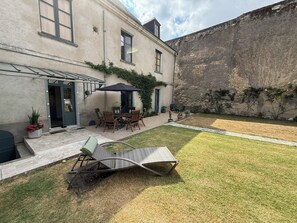 Outdoor dining - Maison Richelieu (Richelieu)