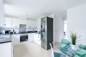 Private kitchen - 4 Bedroom 3 Bathroom Contractor Home MCR (Manchester)